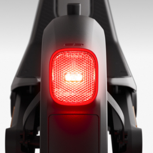 Ninebot E3 E Trottinette électrique feu arrière.png